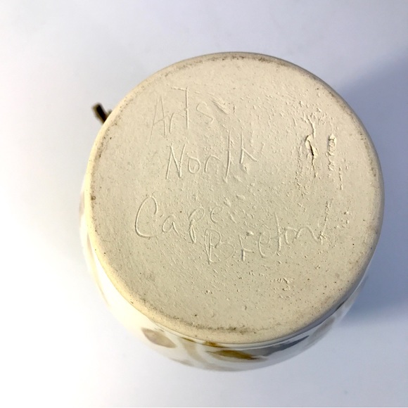 Art Pottery Wall Pocket Vase 6” Blue Daisy Flower Arts North Nova Scotia - Picture 6 of 10